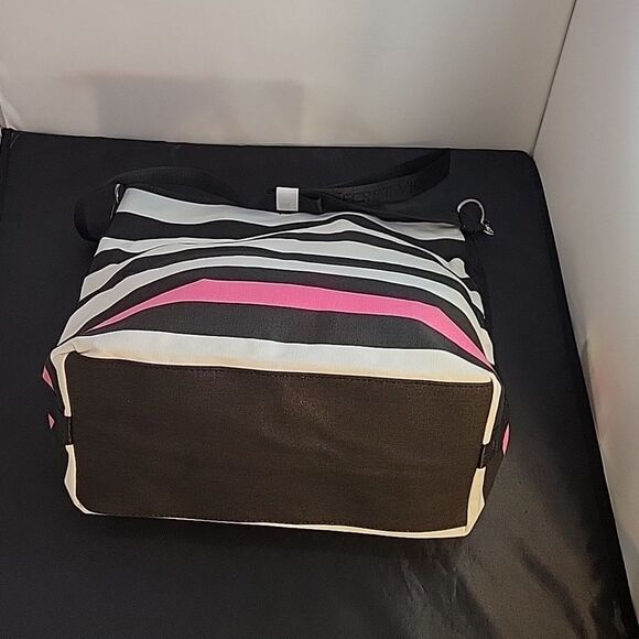 BRAND NEW VICTORIA SECRET WEEKENDER CANVAS STRIPED GOLD LOGO EMBROIDERY TOTE BAG - Picture 14 of 15